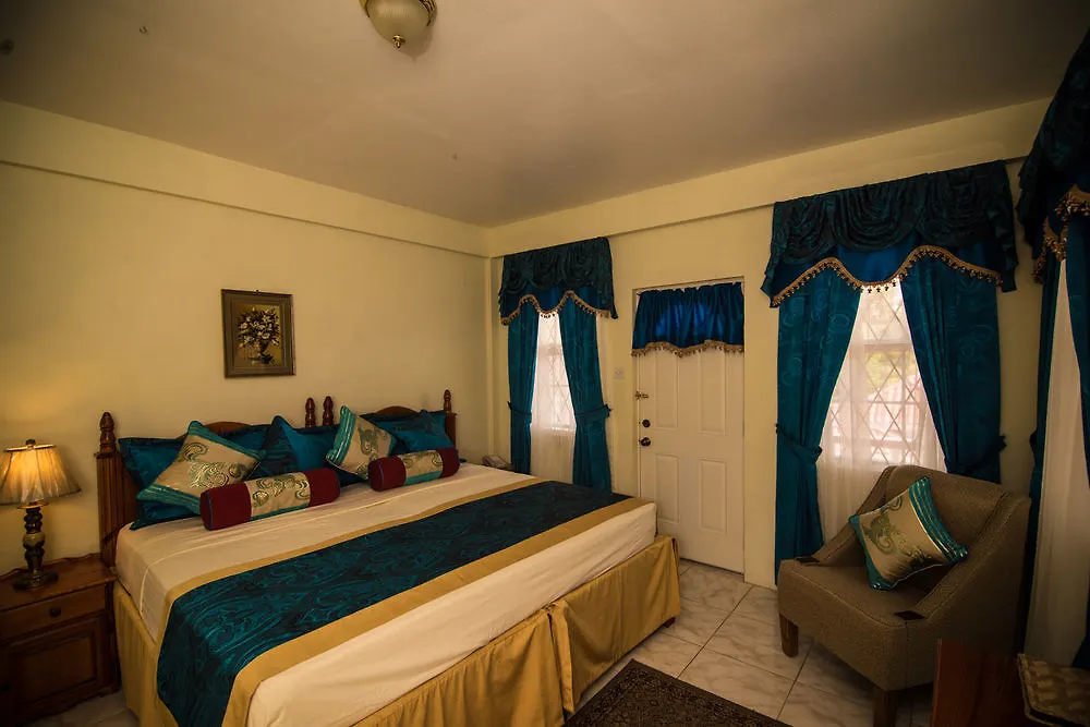 Hotel Alexandrina كينغستاون 3*,  سانت فنسينت والجرينادينز